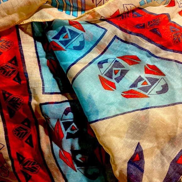 Extra Long and Extra Large Rectangular Scarf NeverUsed - Picture 9 of 12